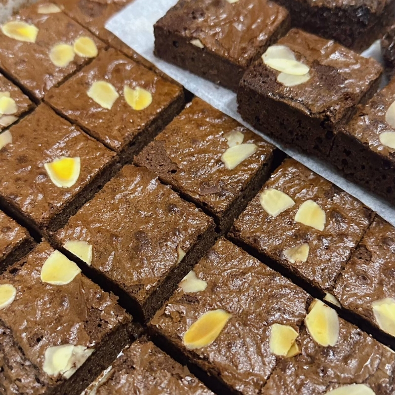 เอแคลร์ Eclair บราวนี่ Brownie - ครีมเนียน เข้มข้น ขนมพรีเมียม